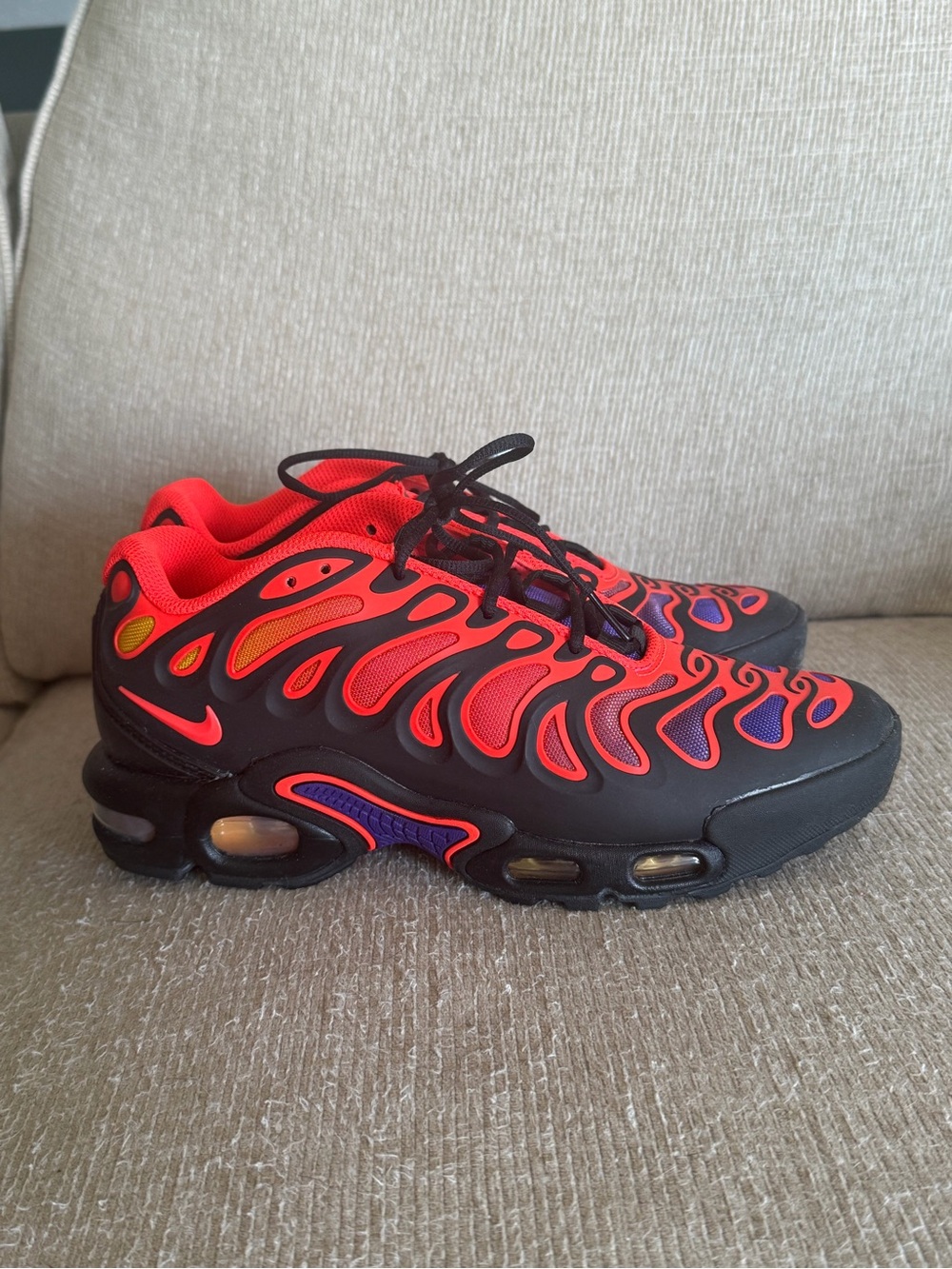 Brand New without tags Nike Kids Black and Neon Red/Orange Wave Sneakers